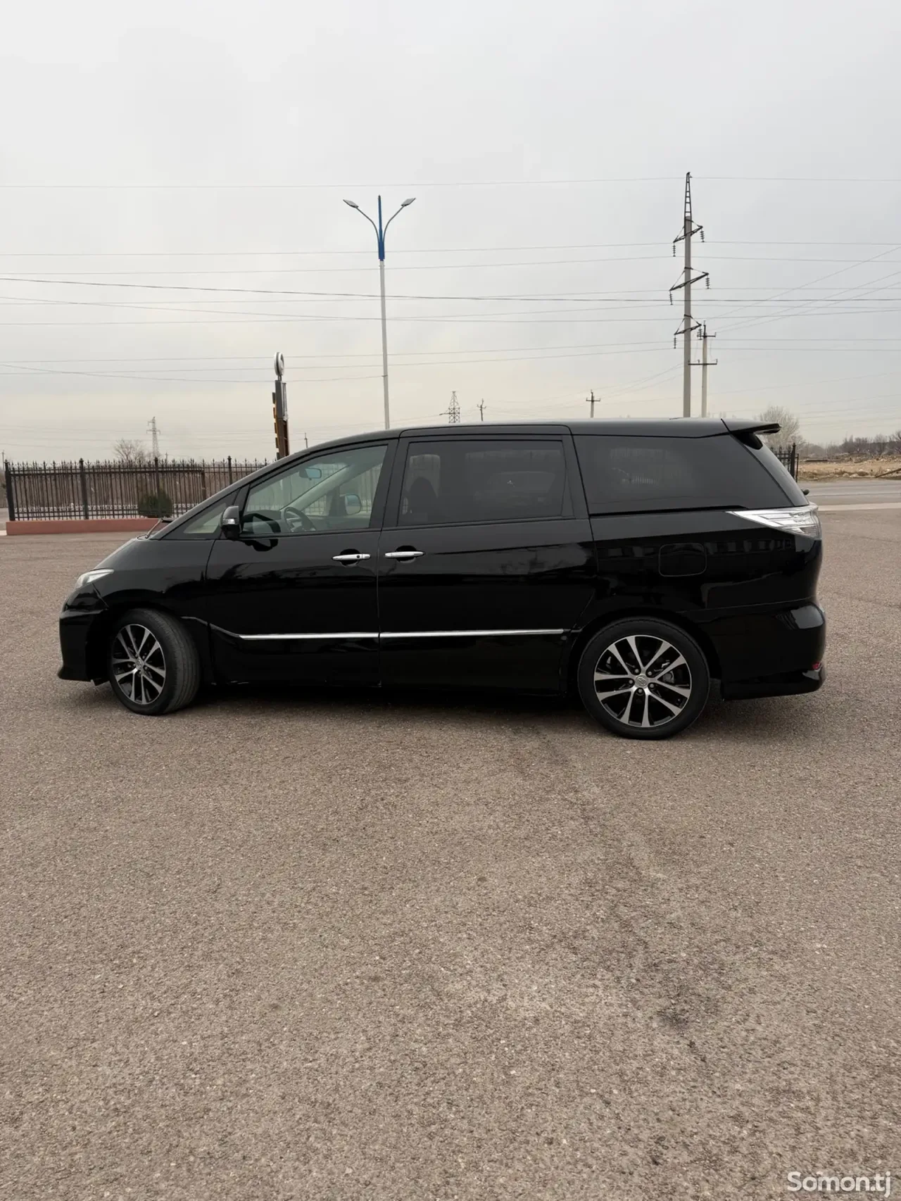 Toyota Estima 2014 · 2.4 AT