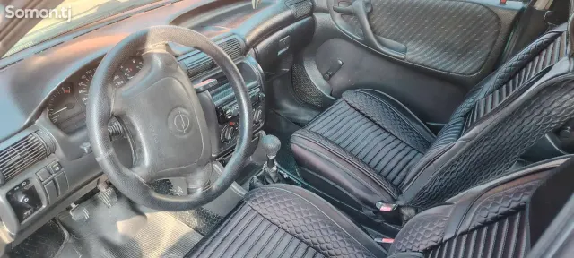 Opel Astra F 1995 · 1.6 MT