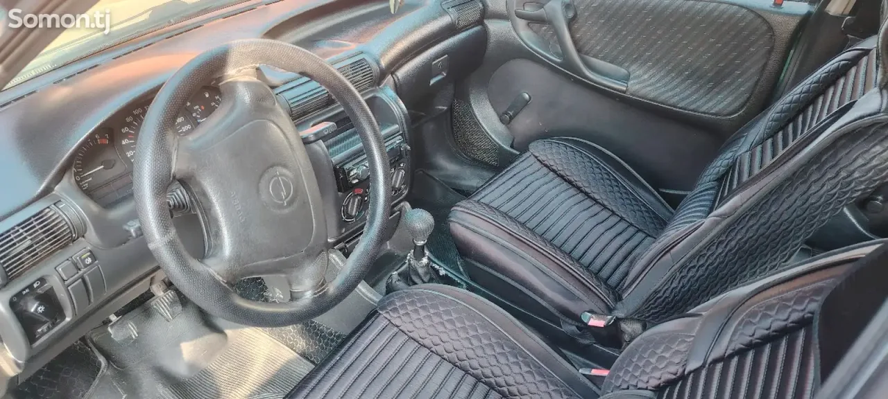 Opel Astra F 1995 · 1.6 MT