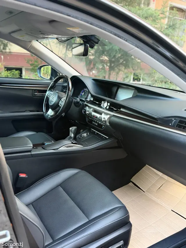 Lexus ES series 2017 · 2.5 AT