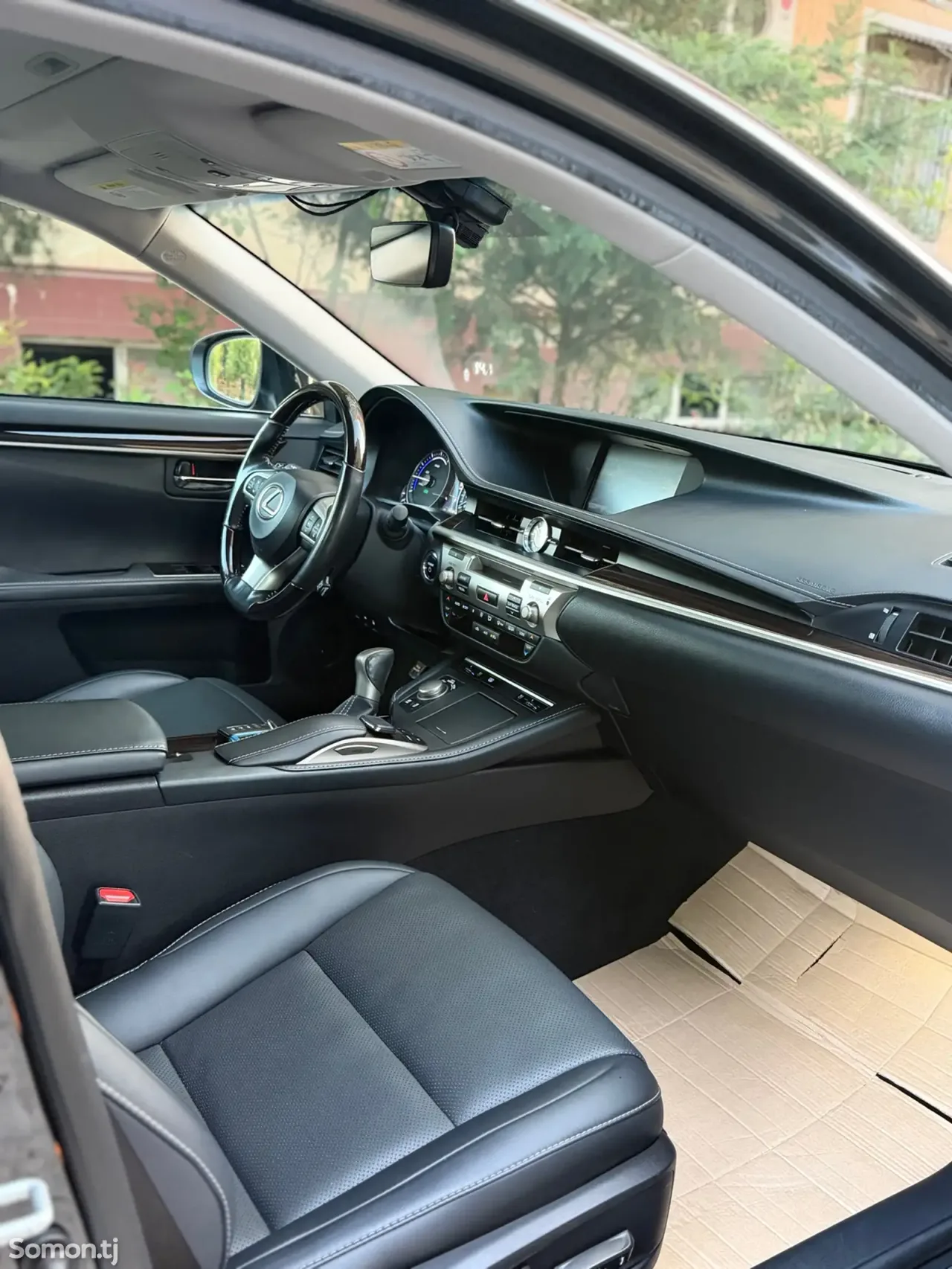 Lexus ES series 2017 · 2.5 AT