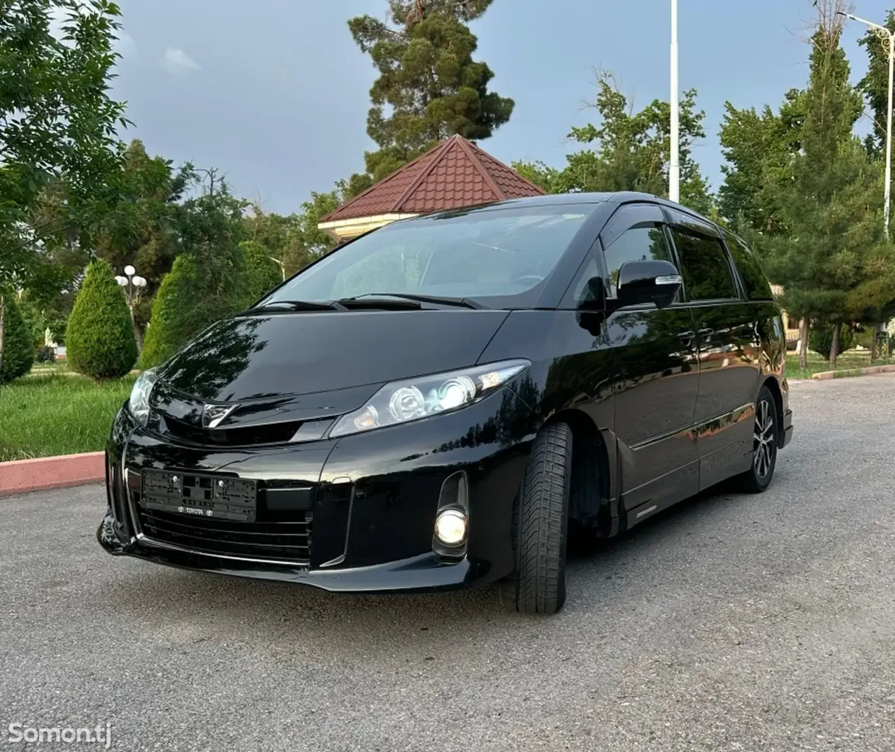 Toyota Estima 2014 · 2.4 AT