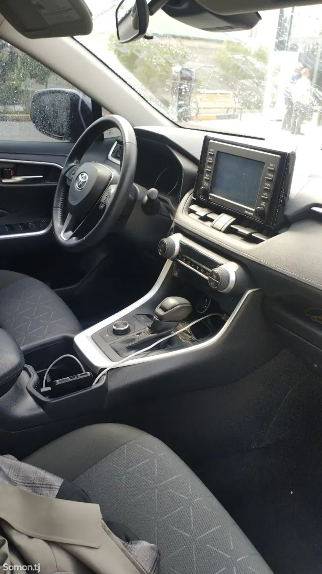 Toyota RAV 4 2022 · 2.5 AT