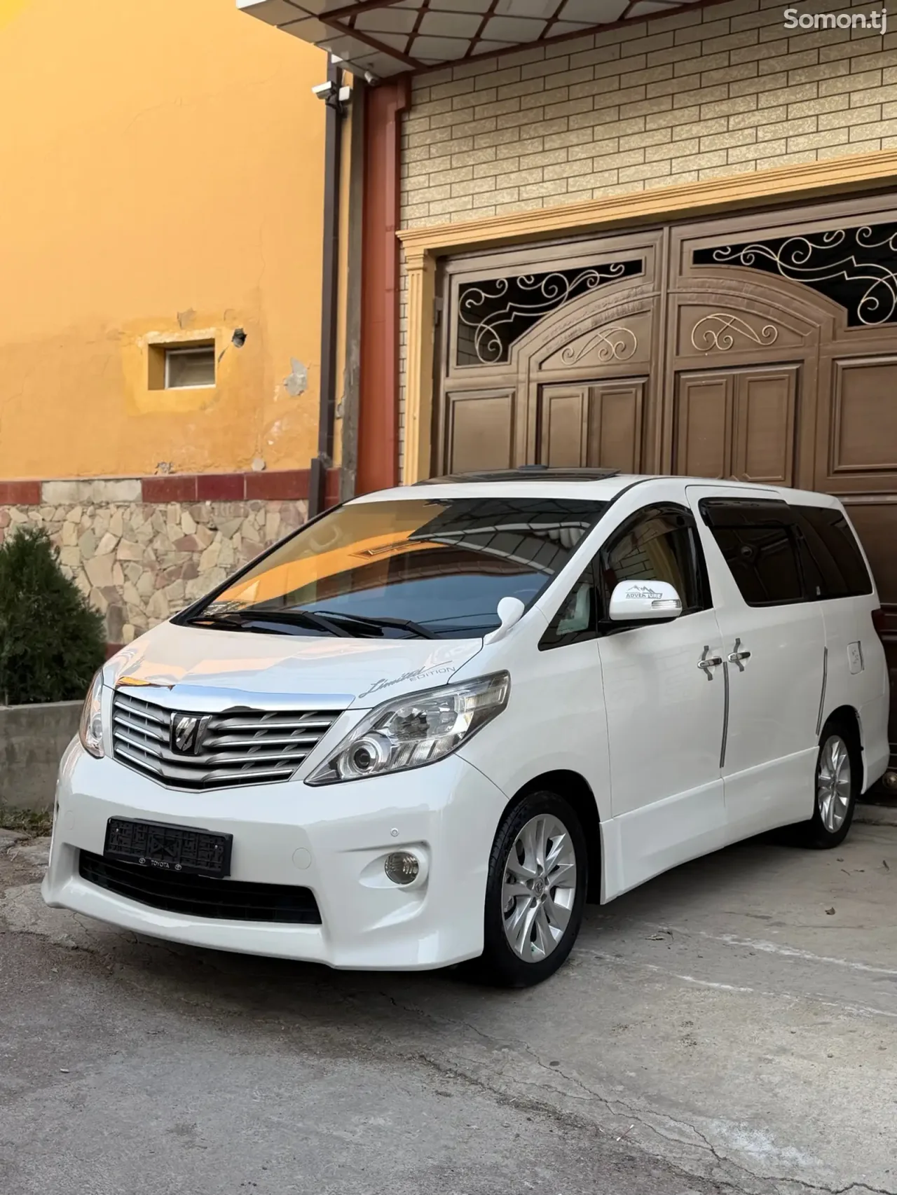 Toyota Alphard 2014 · 2.4 AT
