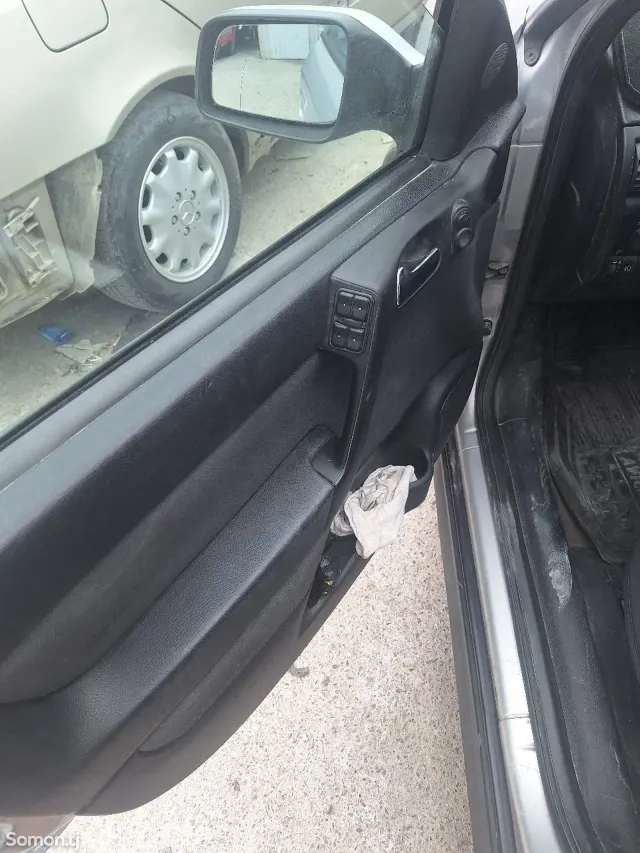 Opel Astra G 1998 · 1.6 AT