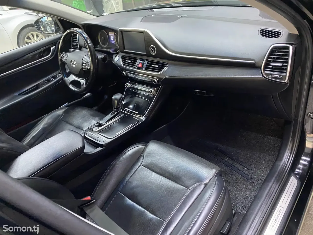 Hyundai Grandeur 2016 · 2.4 AT
