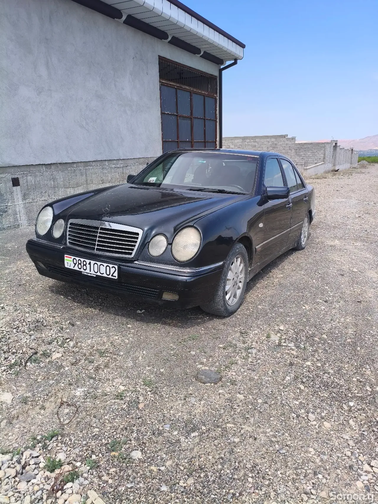 Mercedes-Benz E class 1996 · 3.2 AT