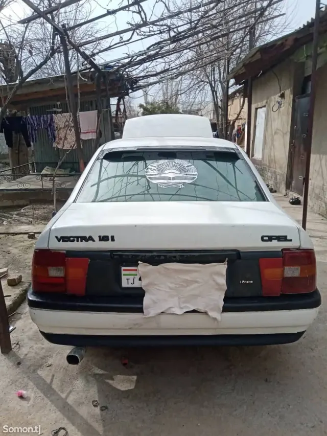 Opel Vectra A 1991 · 1.6 MT