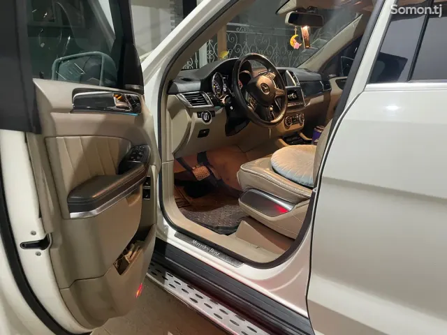 Mercedes-Benz GL class 2014 · 5.5 AT
