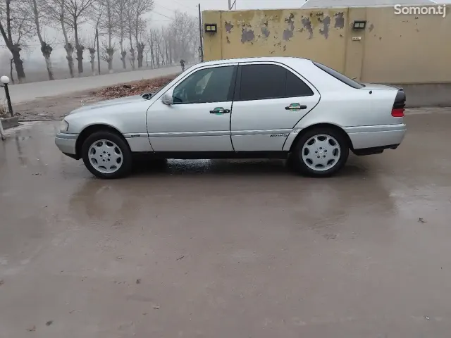 Mercedes-Benz C class 1995 · 2.0 MT
