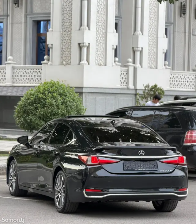 Lexus ES series 2019 · 3.0 AT