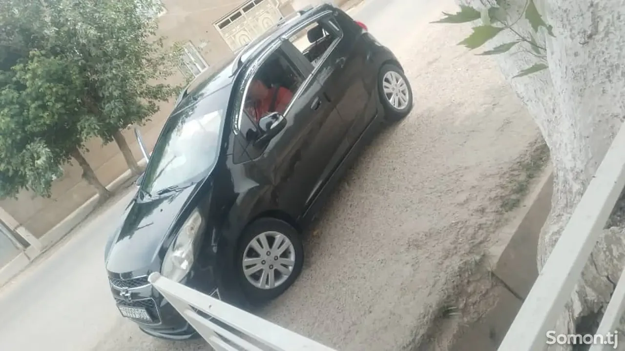 Chevrolet Spark 2015 · 1.0 AT