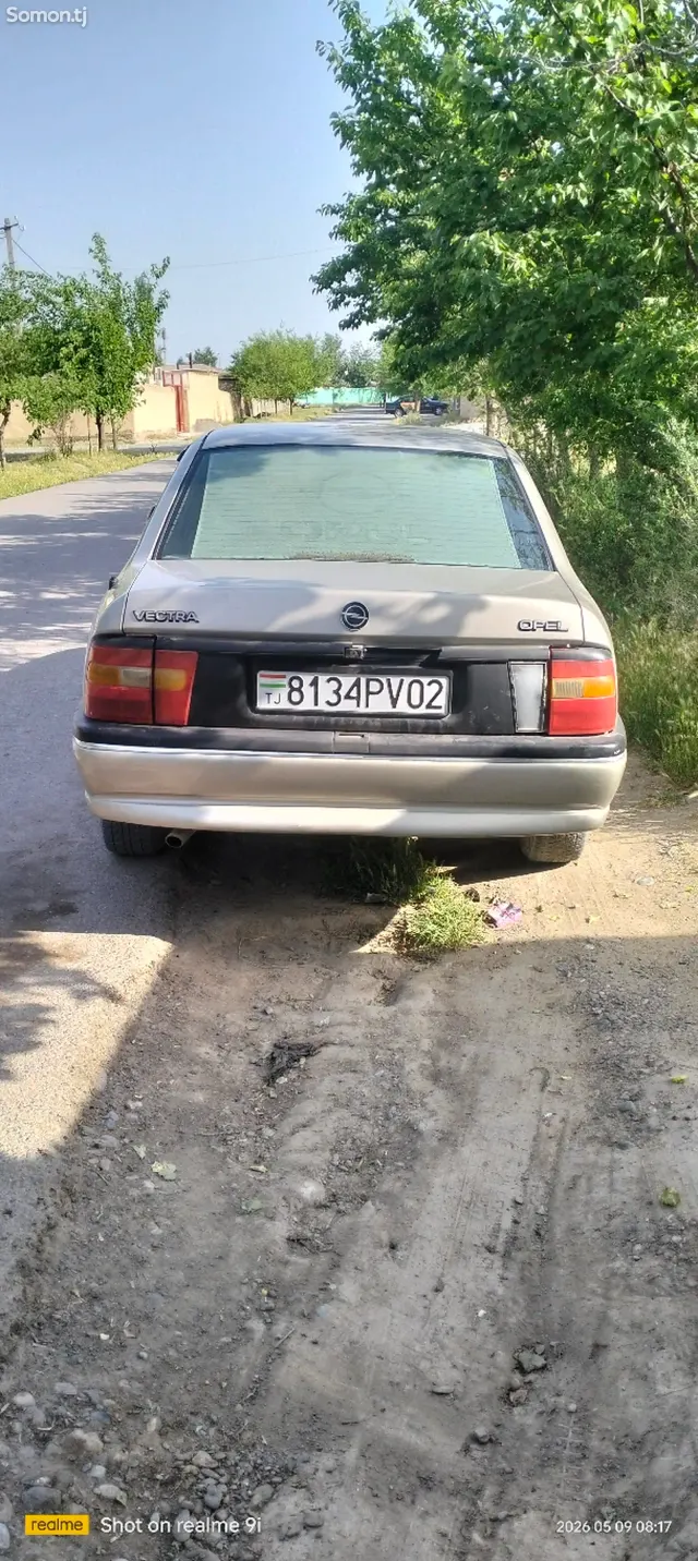 Opel Vectra A 1993 · 1.6 MT