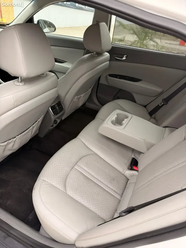 Kia Optima 2015 · AT