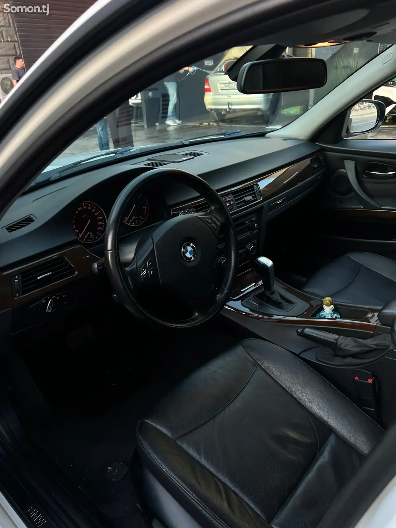 BMW 3 series 2011 · 2.0 AT