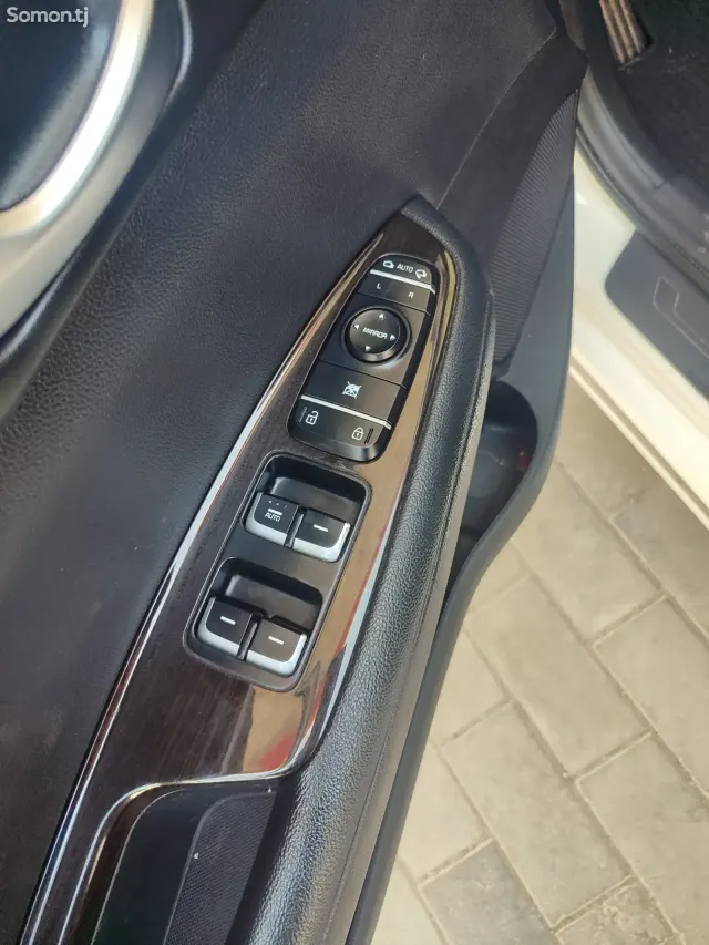 Kia K5 2016 · 2.0 AT