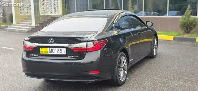 Lexus ES series 2017 · 3.0 AT