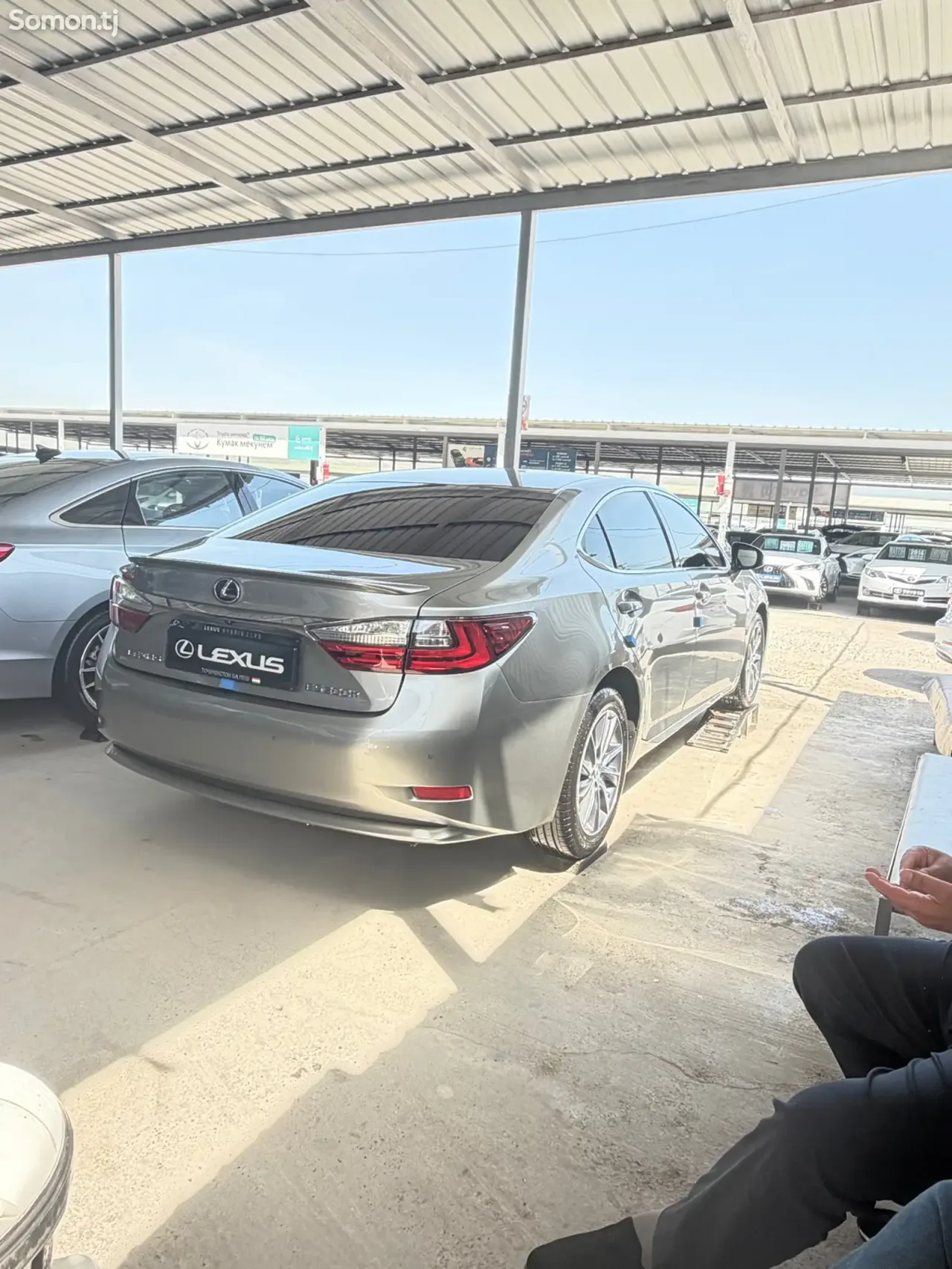 Lexus ES series 2017 · 2.5 AT