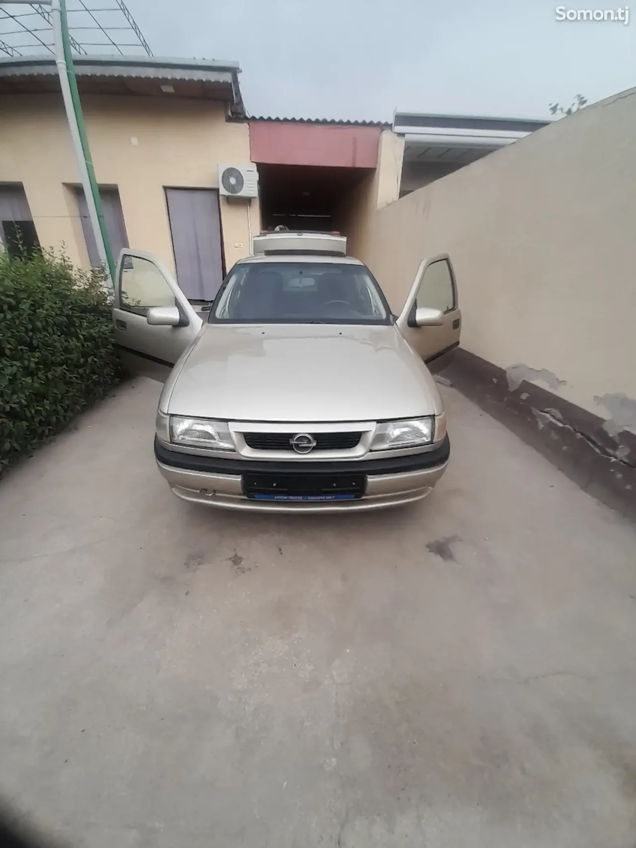 Opel Vectra A 1994 · 1.6 MT