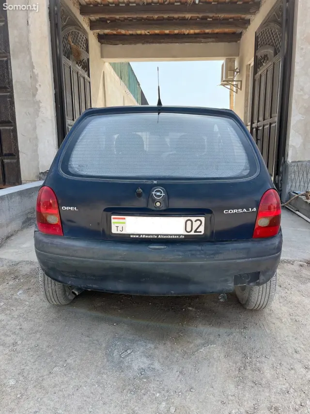 Opel Corsa 1999 · 1.6 MT