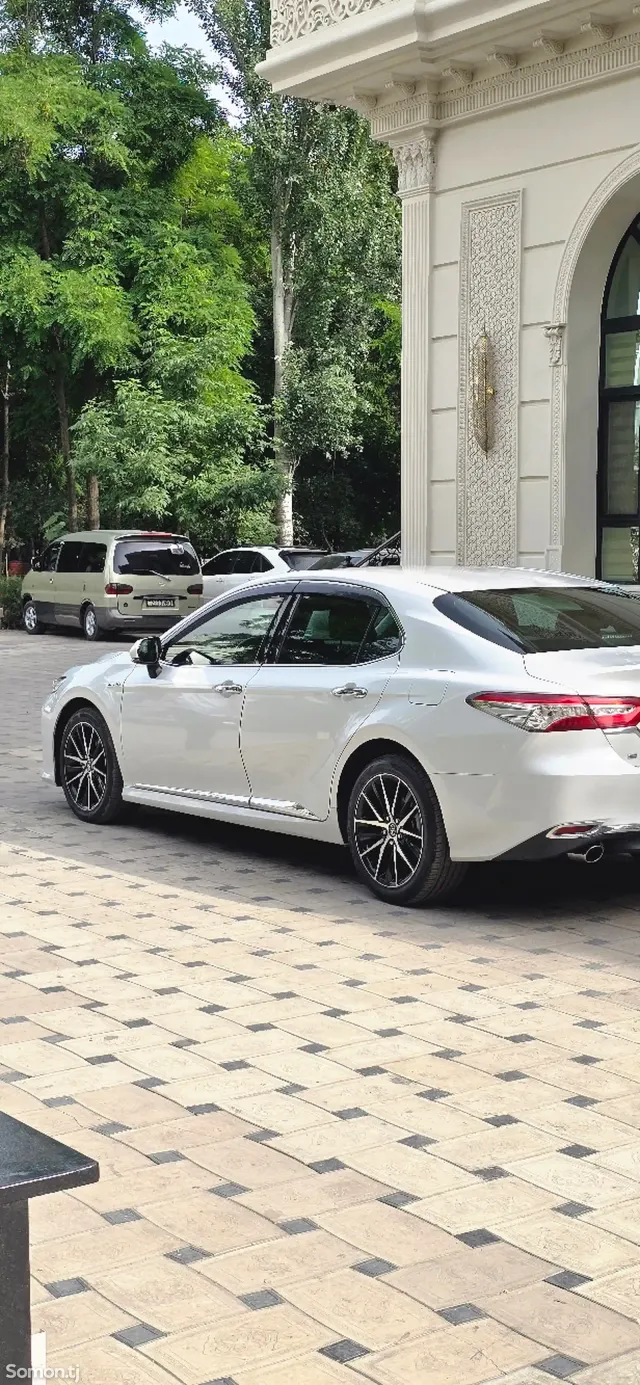 Toyota Camry 2018 · 2.5 AT