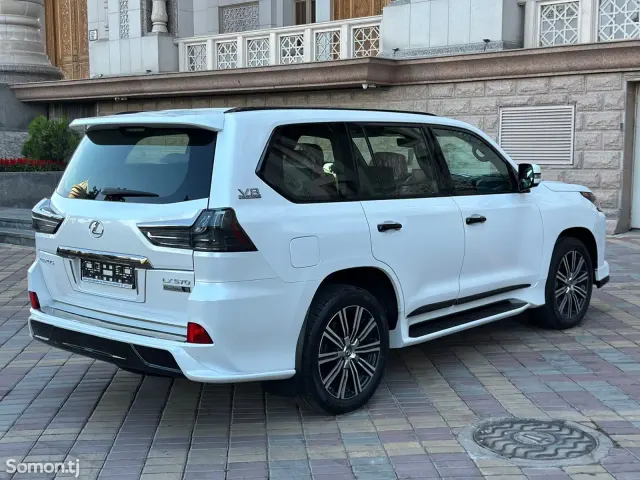 Lexus LX series 2022 · 5.7 AT