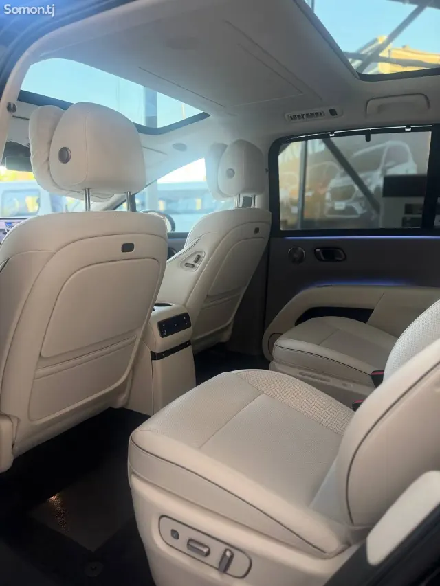 Li Auto (Lixiang) i8 2025 · AT
