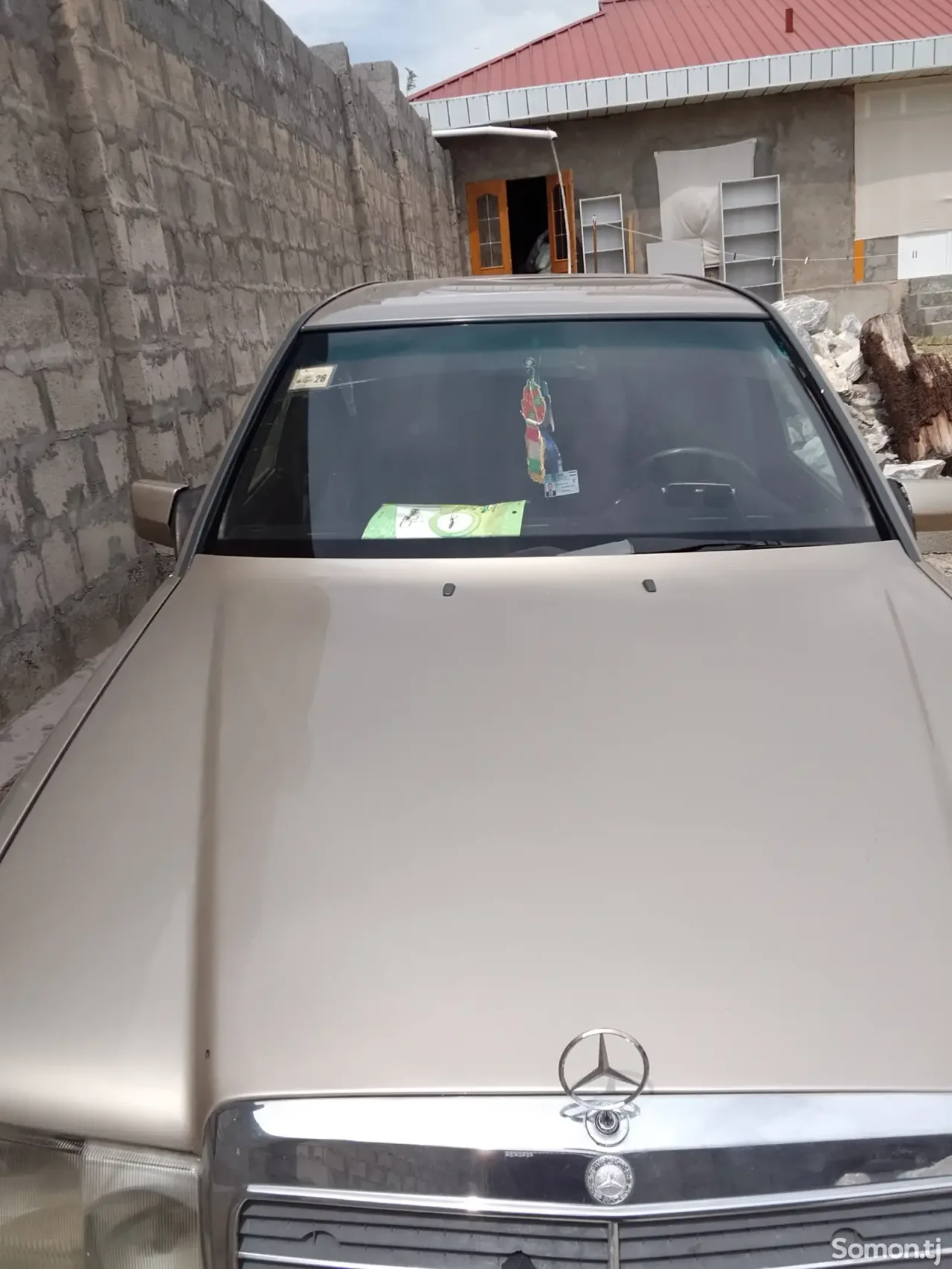 Mercedes-Benz W124 1989 · 2.0 MT