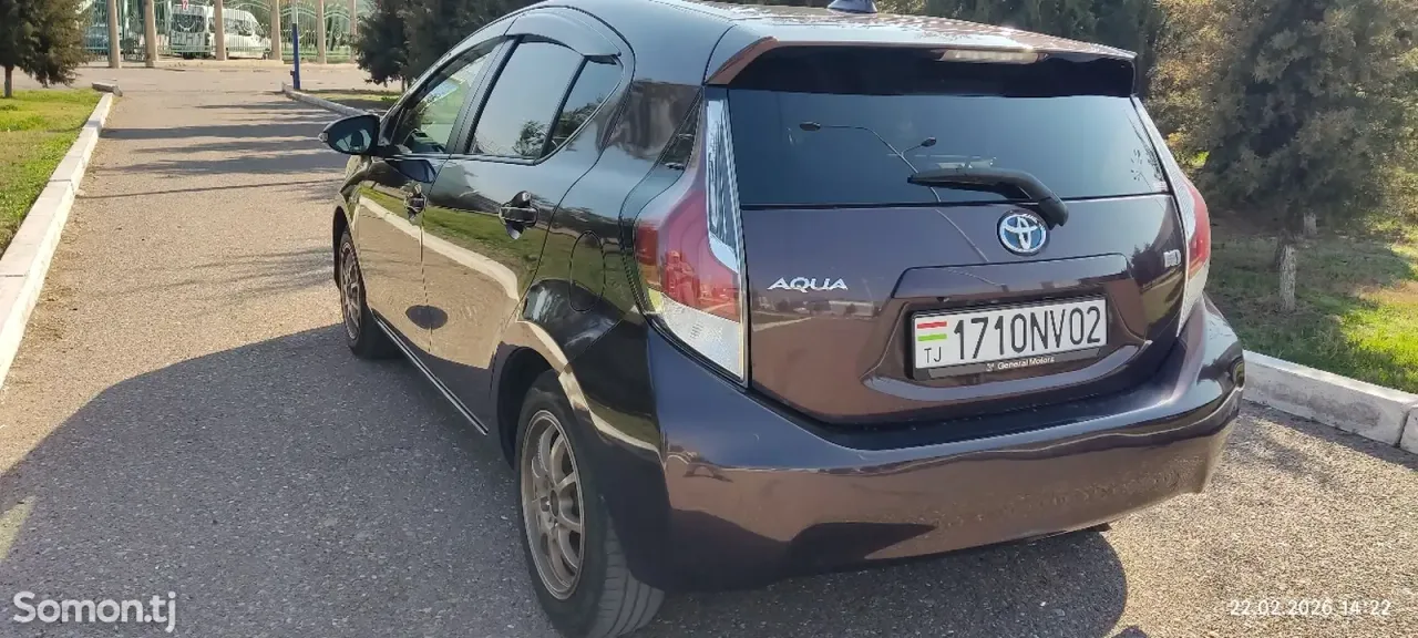 Toyota Aqua 2014 · 1.5 AT