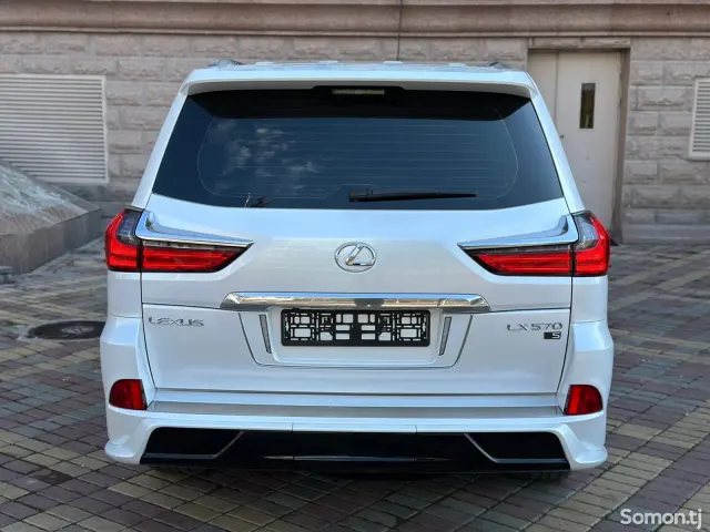 Lexus LX series 2022 · 5.7 AT