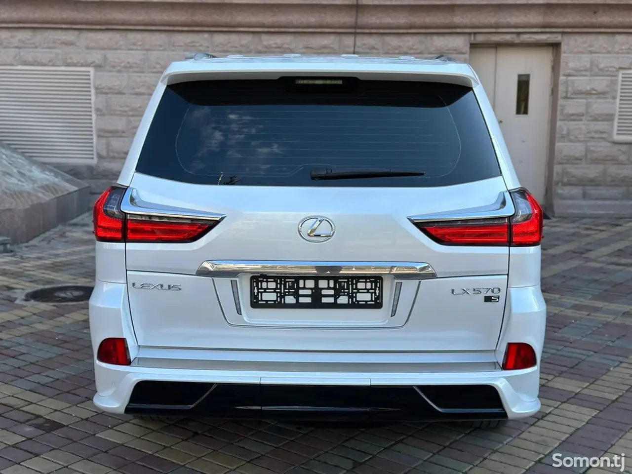 Lexus LX series 2022 · 5.7 AT