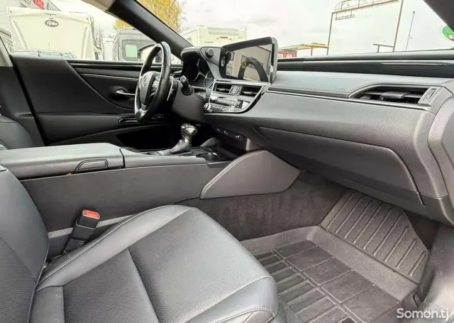 Lexus ES series 2024 · 3.0 AT