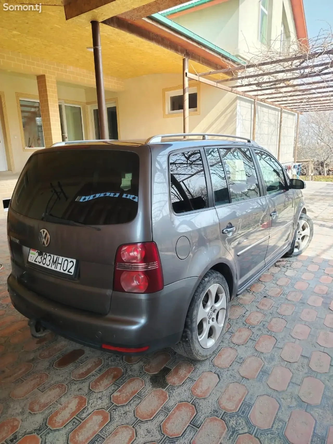 Volkswagen Touran 2007 · 1.9 AT