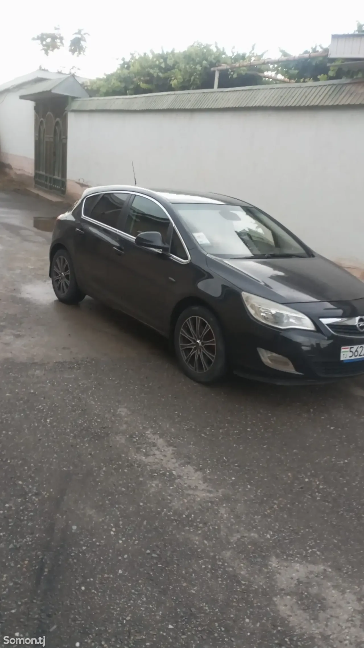 Opel Astra J 2010 · 1.6 AT