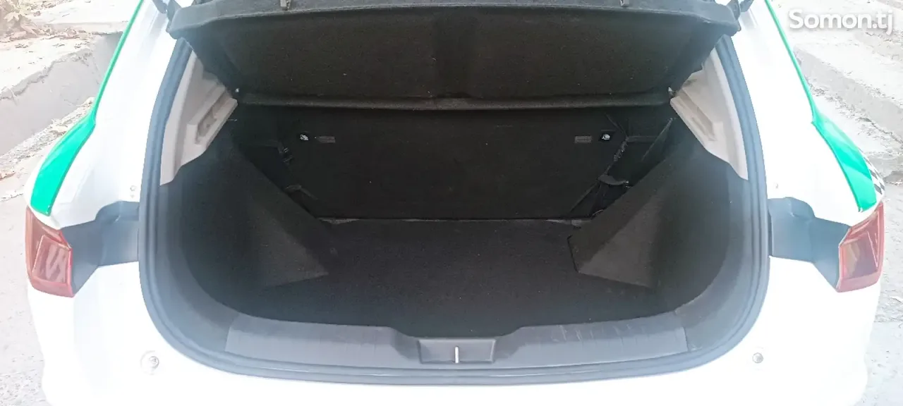 BYD E2 2023 · AT