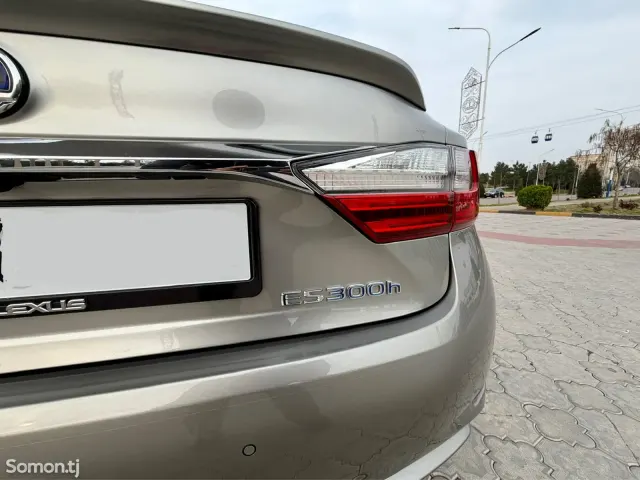 Lexus ES series 2016 · 2.5 AT