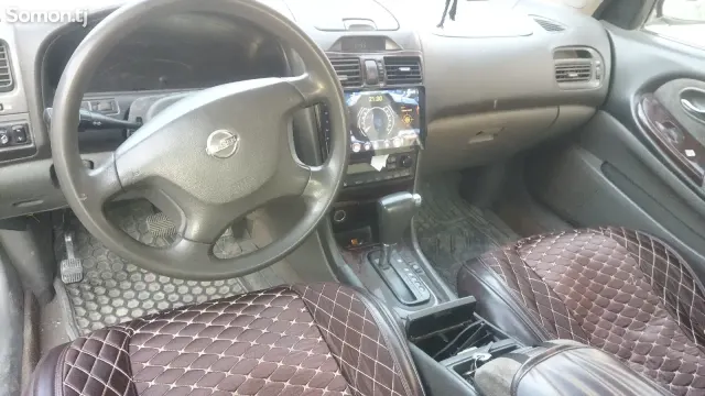 Nissan Maxima 2001 · 2.4 AT