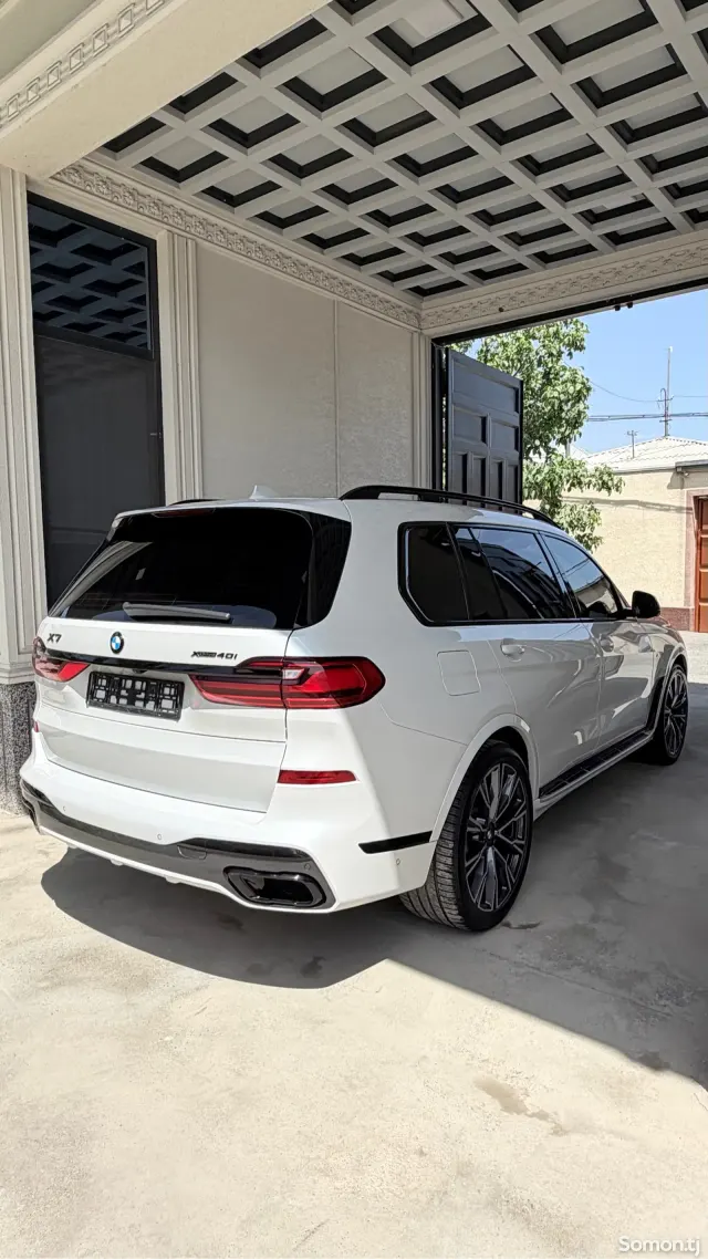 BMW X7 2022 · 4.0 AT