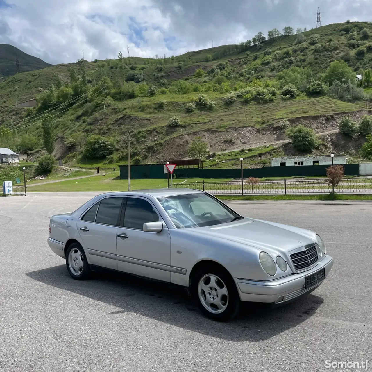 Mercedes-Benz E class 1997 · 2.0 AT