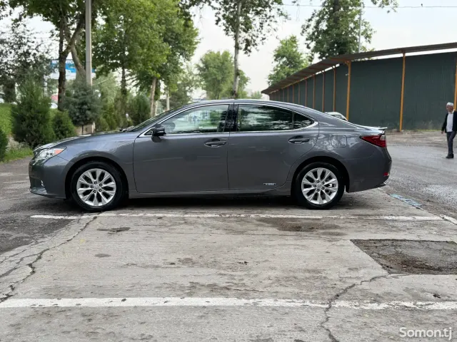 Lexus ES series 2015 · 3.0 AT