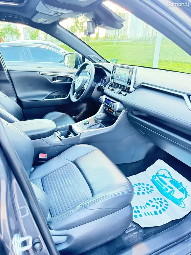Toyota RAV 4 2020 · 2.5 AT
