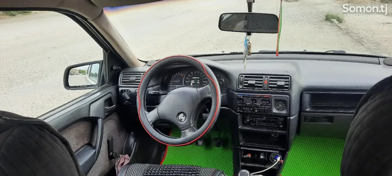 Opel Vectra A 1992 · 1.6 MT
