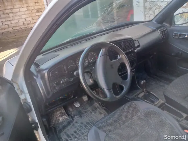 Volkswagen Passat 1993 · 1.8 MT