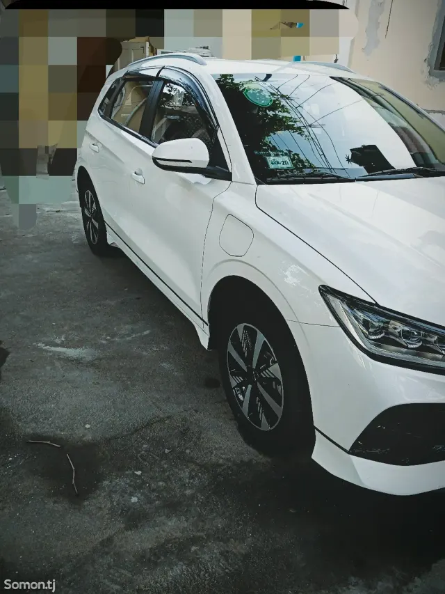 BYD E2 2025 · AT