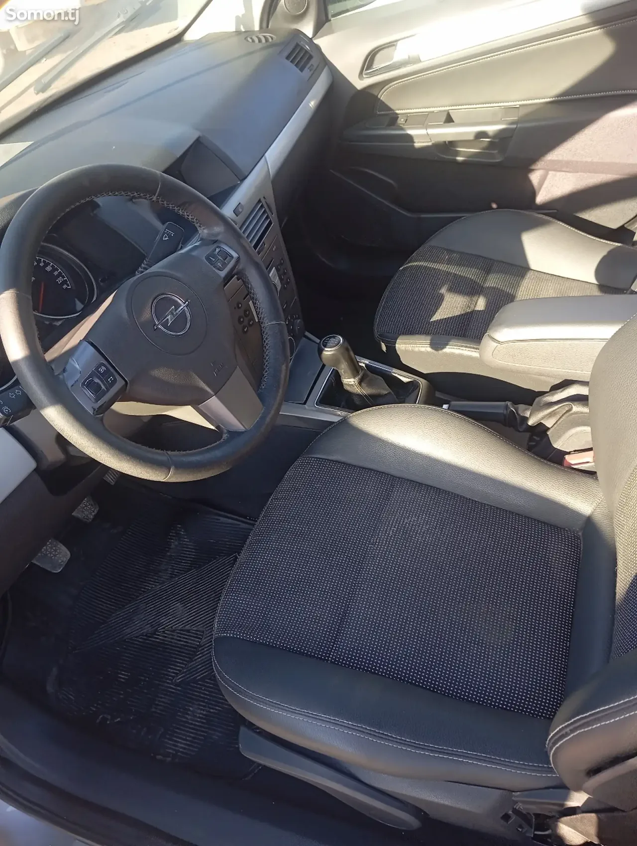 Opel Astra H 2006 · 1.7 MT