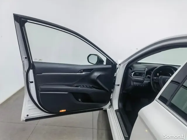 Toyota Camry 2019 · 2.5 AT