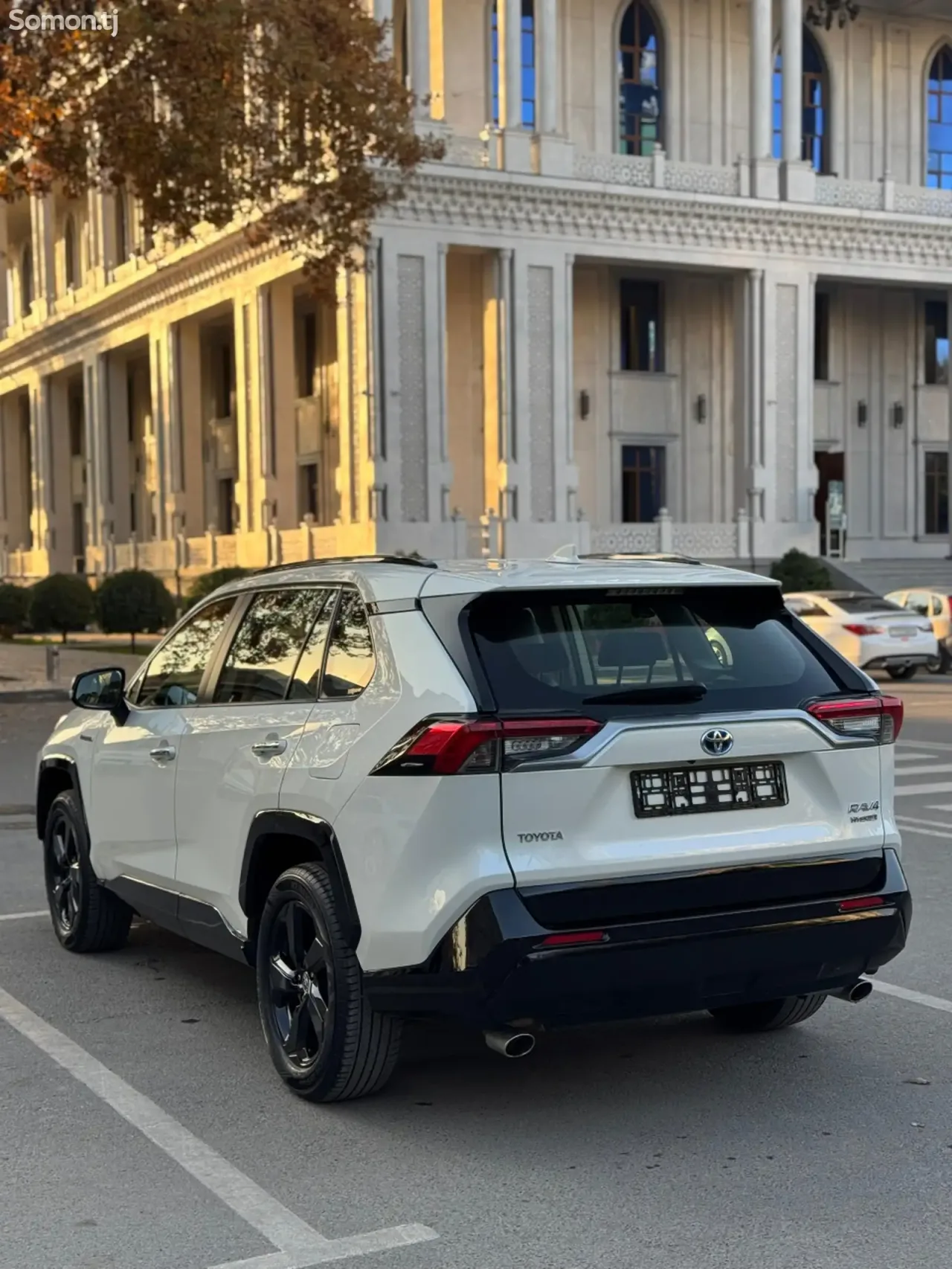 Toyota RAV 4 2021 · 2.5 AT