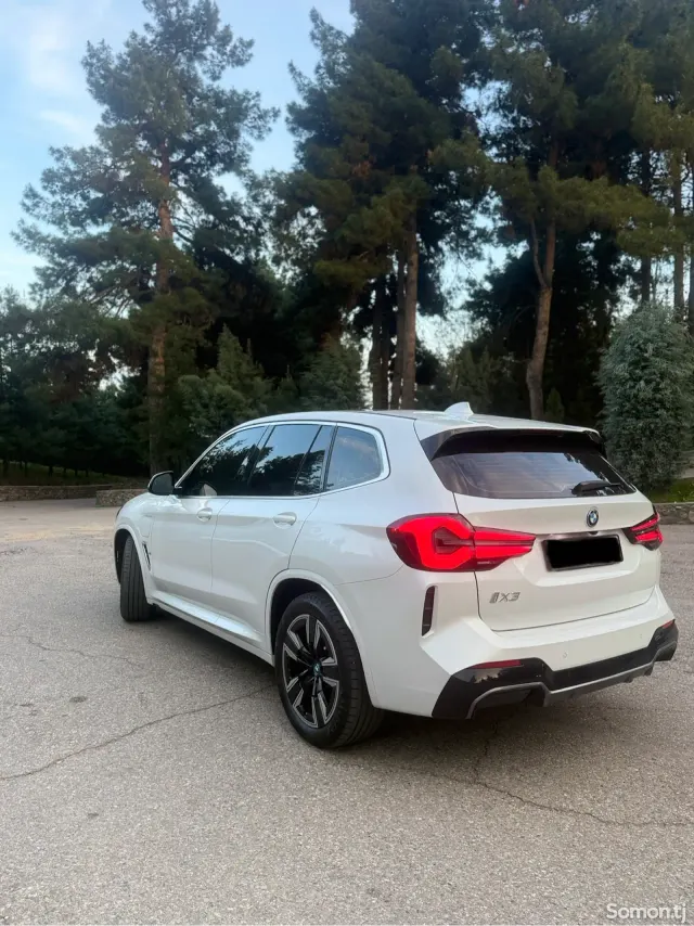 BMW iX 2025 · 3.0 AT