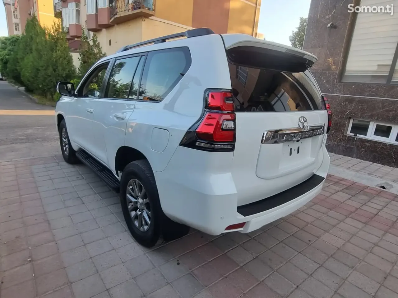 Toyota Land Cruiser Prado 2015 · 4.0 AT