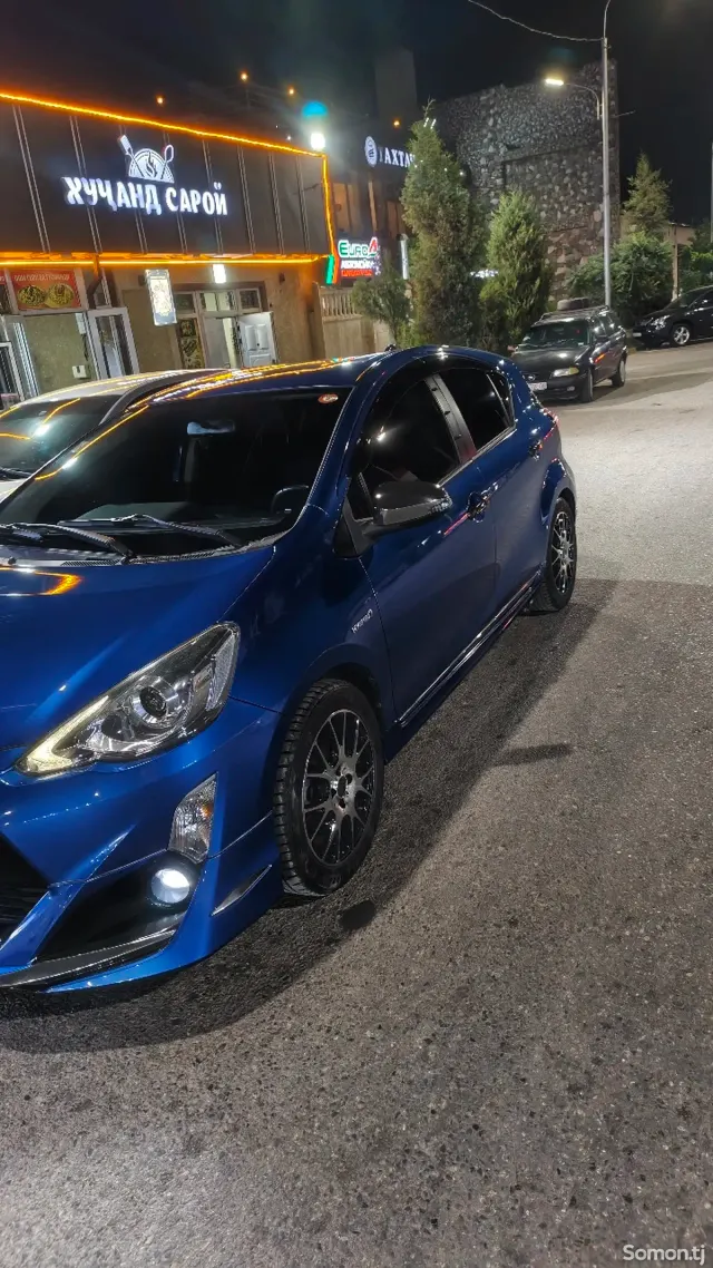 Toyota Aqua 2015 · 1.5 AT